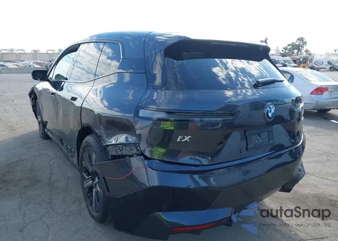 2025 BMW Ix xDrive50 из США, поврежденный, VIN WB523CF00SCS58721